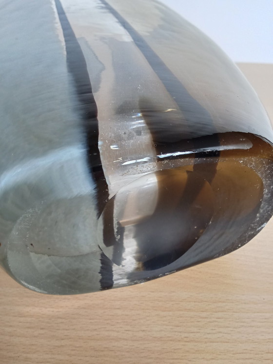 Image 1 of Mundgeblasene Mocca Schwarz Weiß Skandinavisches Glas Oval Vase 50- Er Jahre