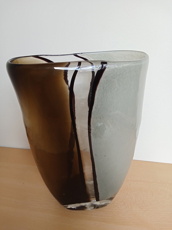 Image 1 of Mundgeblasene Mocca Schwarz Weiß Skandinavisches Glas Oval Vase 50- Er Jahre