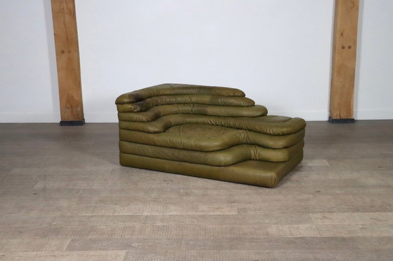 Image 1 of Ubald Klug Ds-1025 Terrazza Sofa In Olive Grün Leder Für De Sede, Schweiz 1970S