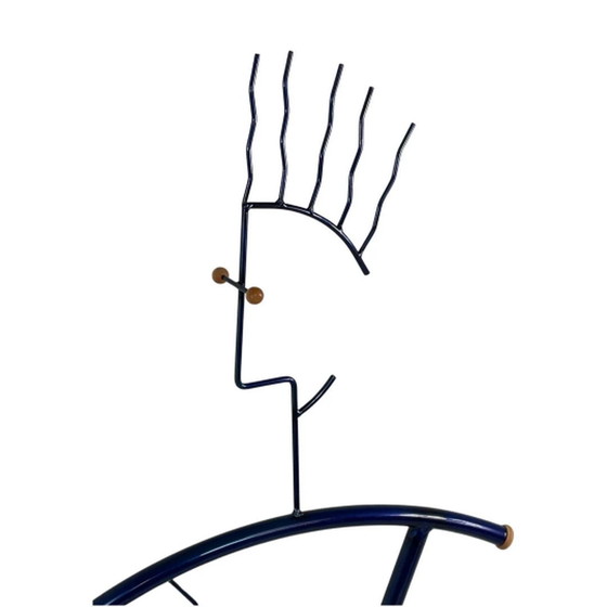 Image 1 of Memphis Stil / Postmoderne Design – Dressboy / Herrendiener – Metallic-Blau