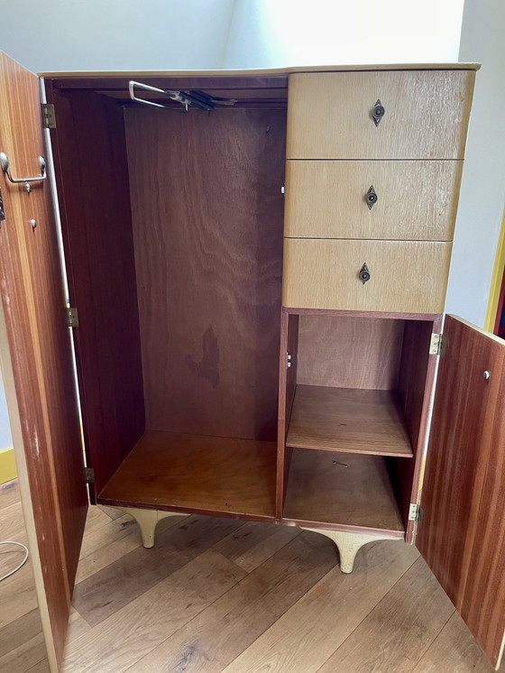 Image 1 of Atemberaubendes Paar Mid Century Tallboy und Kleiderschrank