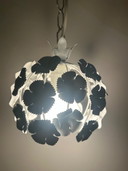 Kronleuchter Blumenkugel aus Metall