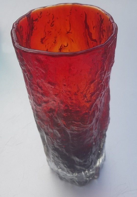 Image 1 of Eisglasvase mit roter und schwarzer Rindenoptik