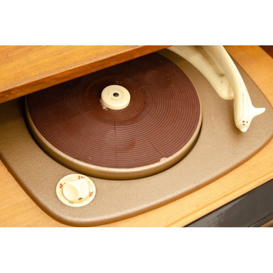 Image 1 of Vintage-Schrank mit eingebautem Grammophon und Radio, Tschechoslowakei 1950