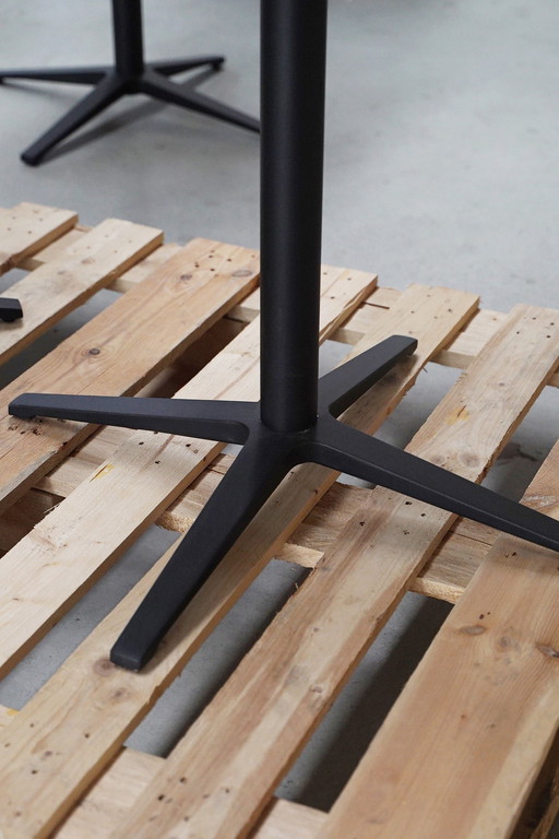 Bistro-Tisch aus Keramik