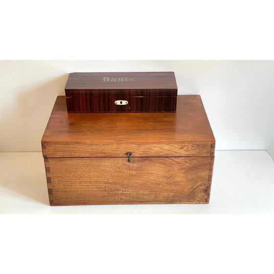 Image 1 of Paar alte Handschuh- und Schwalbenschwanzkisten aus Holz