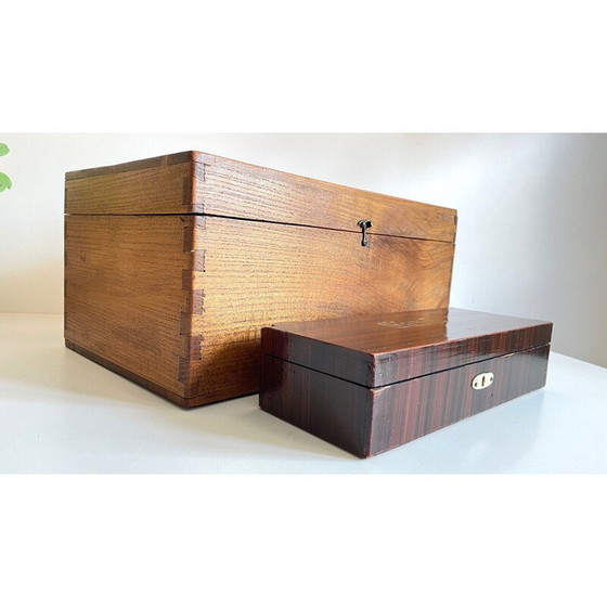 Image 1 of Paar alte Handschuh- und Schwalbenschwanzkisten aus Holz