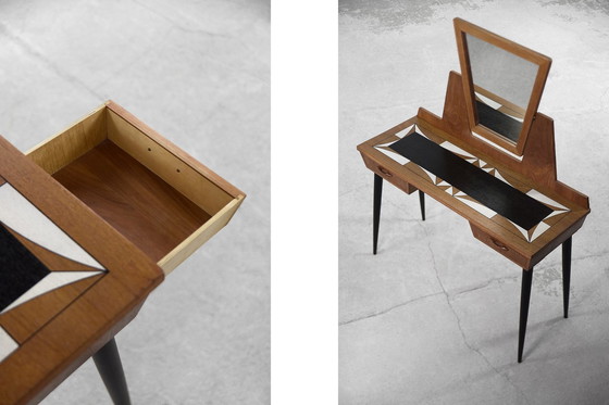 Image 1 of Mid-Century Scandinavian Modern Teak Frisiertisch mit Spiegel und handbemalter Tischplatte, 1960S