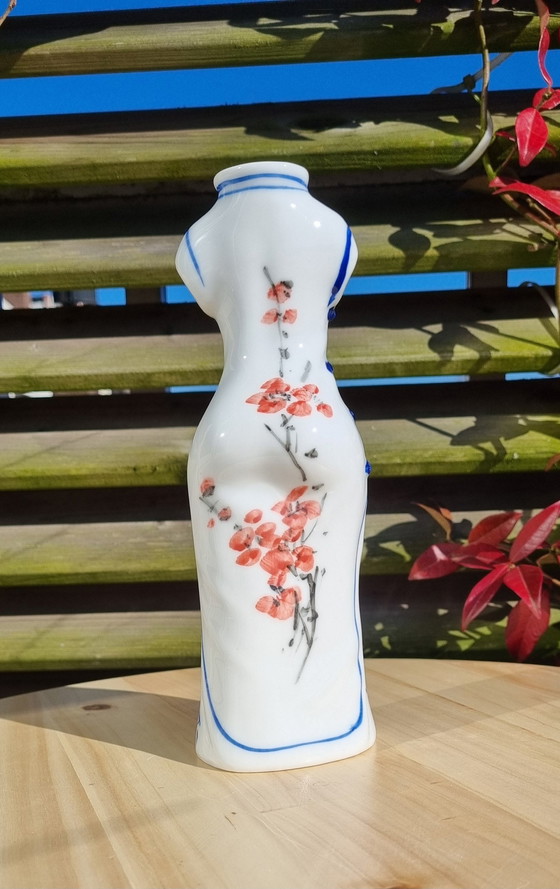 Image 1 of Weißes Porzellan Kimono Kleid geformt Vase Satz von 2