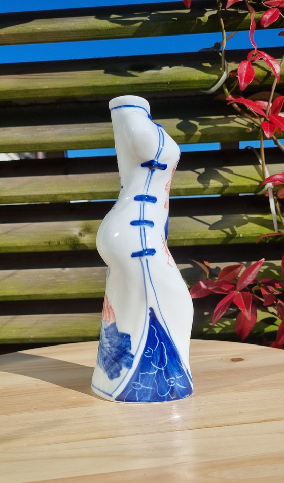 Image 1 of Weißes Porzellan Kimono Kleid geformt Vase Satz von 2