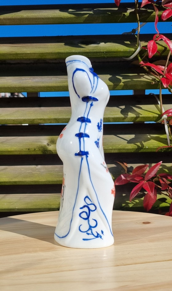 Image 1 of Weißes Porzellan Kimono Kleid geformt Vase Satz von 2