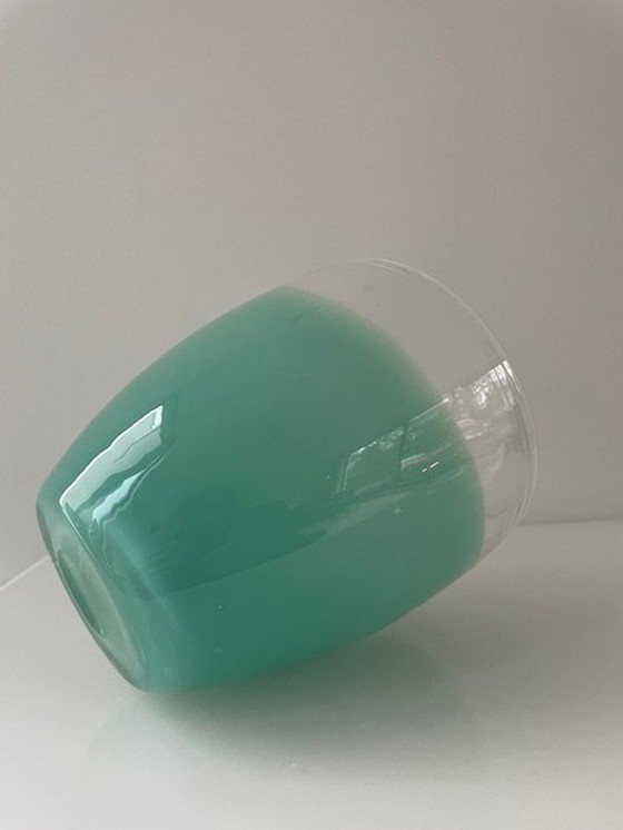 Image 1 of Vase aus mundgeblasenem Glas mit mintgrünem Dip-Effekt - Glaskunst