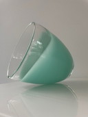 Vase aus mundgeblasenem Glas mit mintgrünem Dip-Effekt - Glaskunst