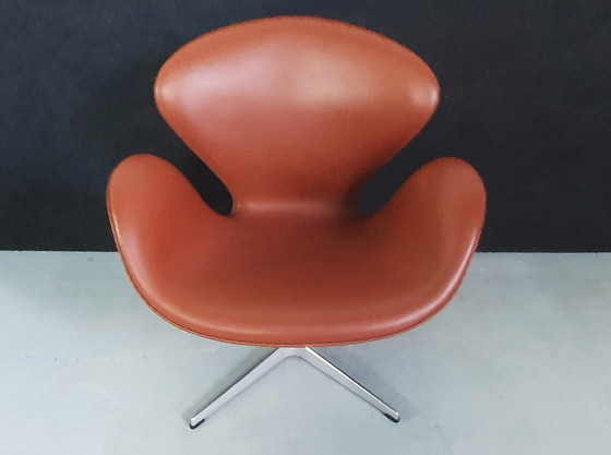 Image 1 of Fritz Hansen Schwanenstuhl von Arne Jacobsen