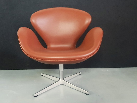 Image 1 of Fritz Hansen Schwanenstuhl von Arne Jacobsen