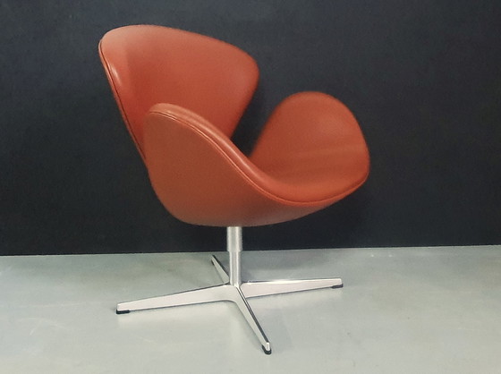 Image 1 of Fritz Hansen Schwanenstuhl von Arne Jacobsen