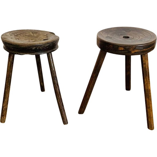 Paar dreibeinige Vintage-Hocker aus Holz