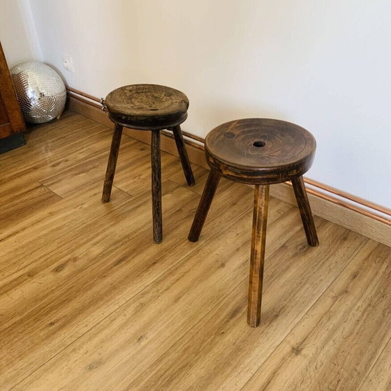 Image 1 of Paar dreibeinige Vintage-Hocker aus Holz