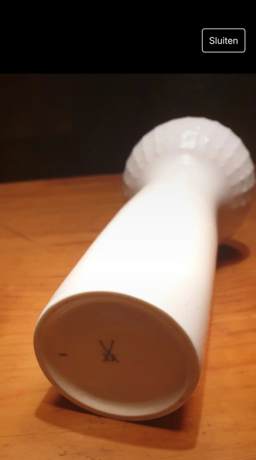 Meissener Weiß-Vase von Ludwig Zepner