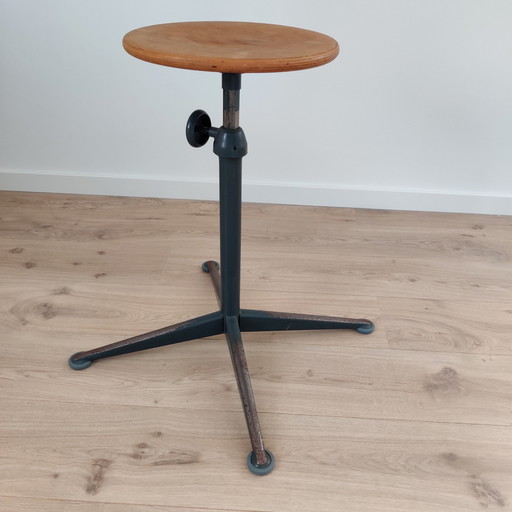 Ahrend Hocker von Friso Kramer