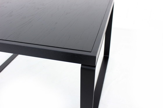 Image 1 of wie neu, quadratischer Couchtisch mit Wendeplatte aus Eiche in weiß und schwarz mit Stahlkufen