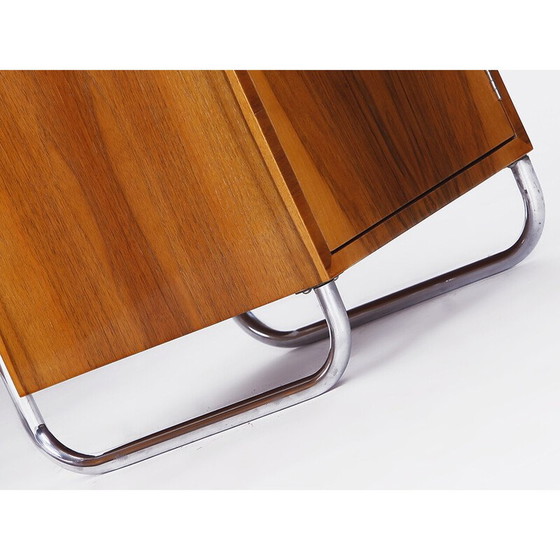 Image 1 of Ein Paar Vintage Art Deco Nachttische aus furniertem Nussbaum und Chrom von Vichr