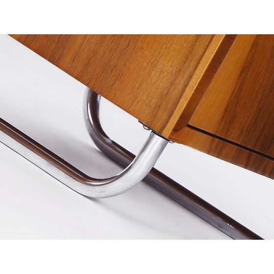 Image 1 of Ein Paar Vintage Art Deco Nachttische aus furniertem Nussbaum und Chrom von Vichr