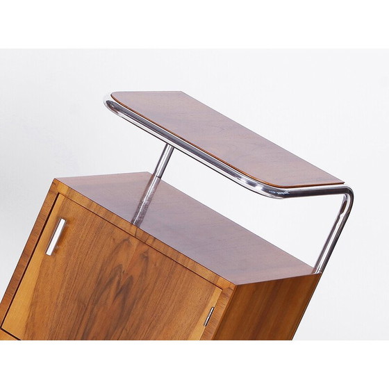 Image 1 of Ein Paar Vintage Art Deco Nachttische aus furniertem Nussbaum und Chrom von Vichr