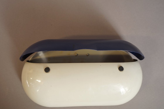 Image 1 of Kleiner pillenförmiger Vintage Schrank aus Zinn, 1970er 