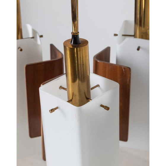 Image 1 of Vintage-Kronleuchter mit vergoldetem Messing und Holzstruktur mit Opalglas-Lampenschirmen, 1950er Jahre