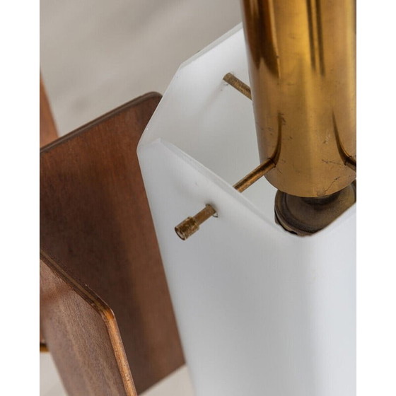 Image 1 of Vintage-Kronleuchter mit vergoldetem Messing und Holzstruktur mit Opalglas-Lampenschirmen, 1950er Jahre