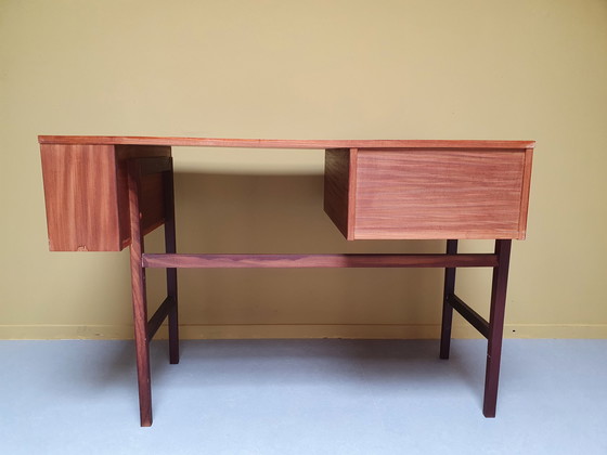 Image 1 of Mid-Century Schreibtisch/Arbeitsplatz aus Teakholz.