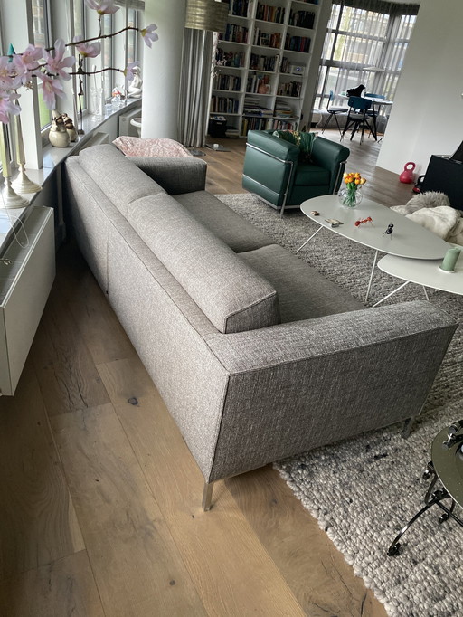 Viersitziges Sofa