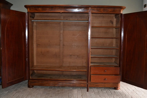 Antiker Mahagoni-Holz-Biedermeier-Garderobenschrank