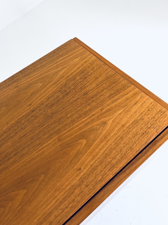 Image 1 of Minimalistisches Sideboard im Vintage-Stil