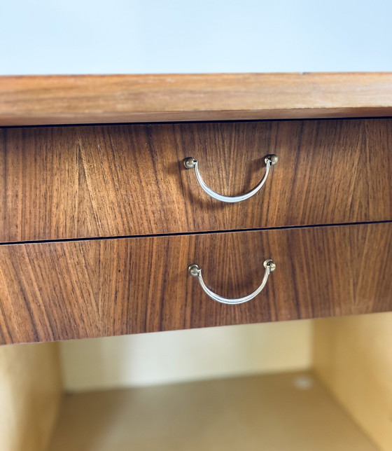 Image 1 of Minimalistisches Sideboard im Vintage-Stil