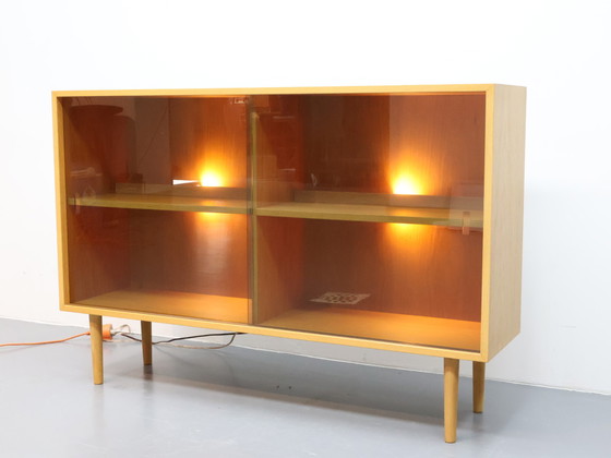 Image 1 of Vintage-Sideboard Eiche blond mit Schiebetüren aus Rauchglas