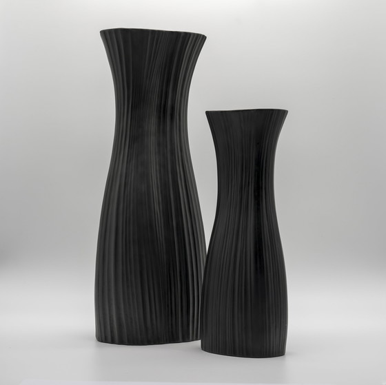 Image 1 of Martin Freyer Rosenthal Plissee Bisque Porcelaine Noire 37 cm + 27 cm Vase Duo