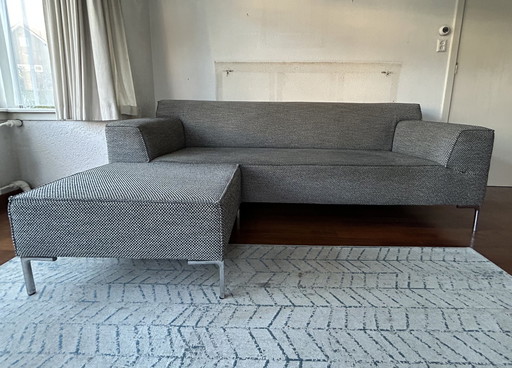 Design On Stock Bloq Dreisitzer-Sofa mit Fußhocker