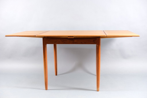 Ausziehbarer quadratischer Mid-Century Teak Esstisch