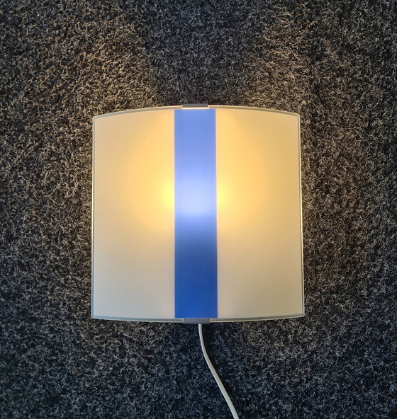 Image 1 of Massive Wandleuchte aus Milchglas. Belgien