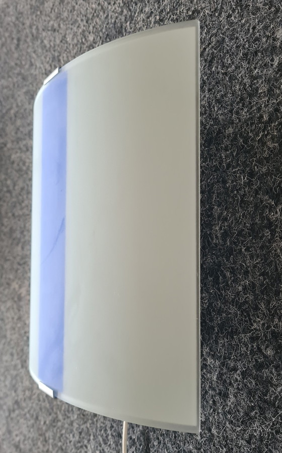 Image 1 of Massive Wandleuchte aus Milchglas. Belgien