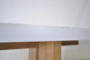 Design Esstisch mit Holzgestell