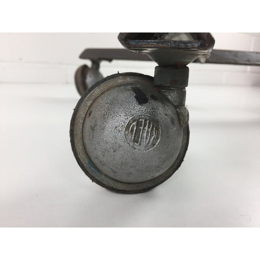 Grauer Industriestuhl aus Metall und Holz, Slowakei 1960