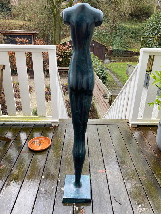 Image 1 of Pieter Kortekaas "Das Mädchen"-Statue