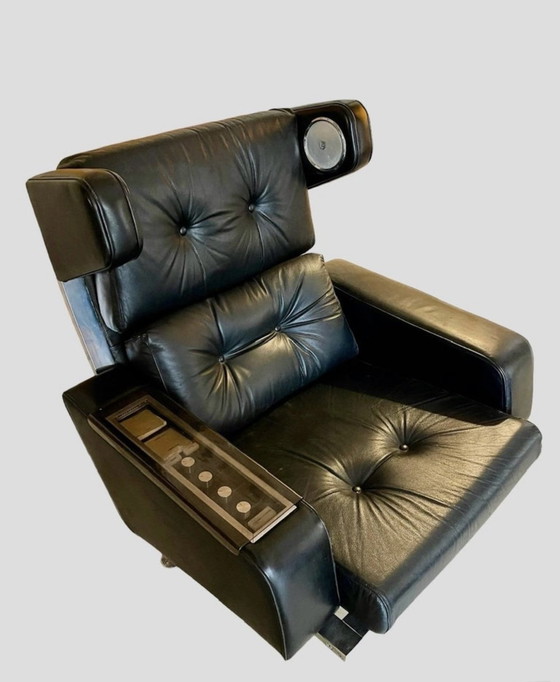 Image 1 of Robin Day James Bond Filme Lederprototyp mit funktionierendem Audiosystem, 1960er Jahre