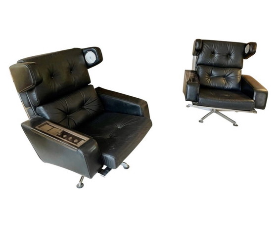 Image 1 of Robin Day James Bond Filme Lederprototyp mit funktionierendem Audiosystem, 1960er Jahre