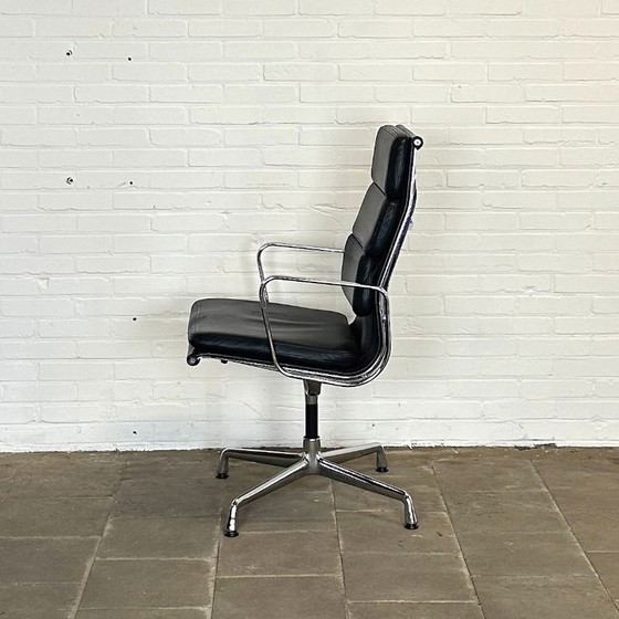 Image 1 of Vitra EA 209 Soft Pad Chair mit hoher Rückenlehne, Drehung und Armlehnen