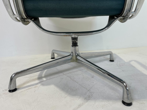 Image 1 of Vitra EA112 Sessel