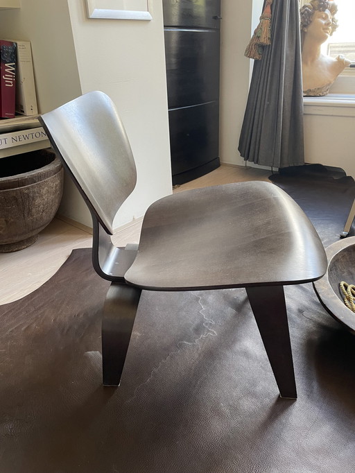 Vitra Eames LCW In Esche gefertigt